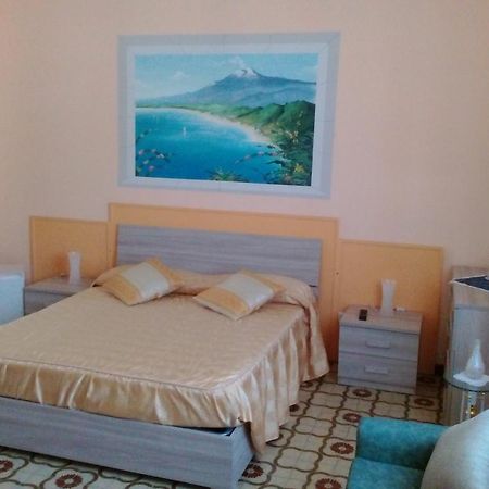 Beb I Delfini Di Casa Paola Bed and Breakfast Mascali Exteriör bild