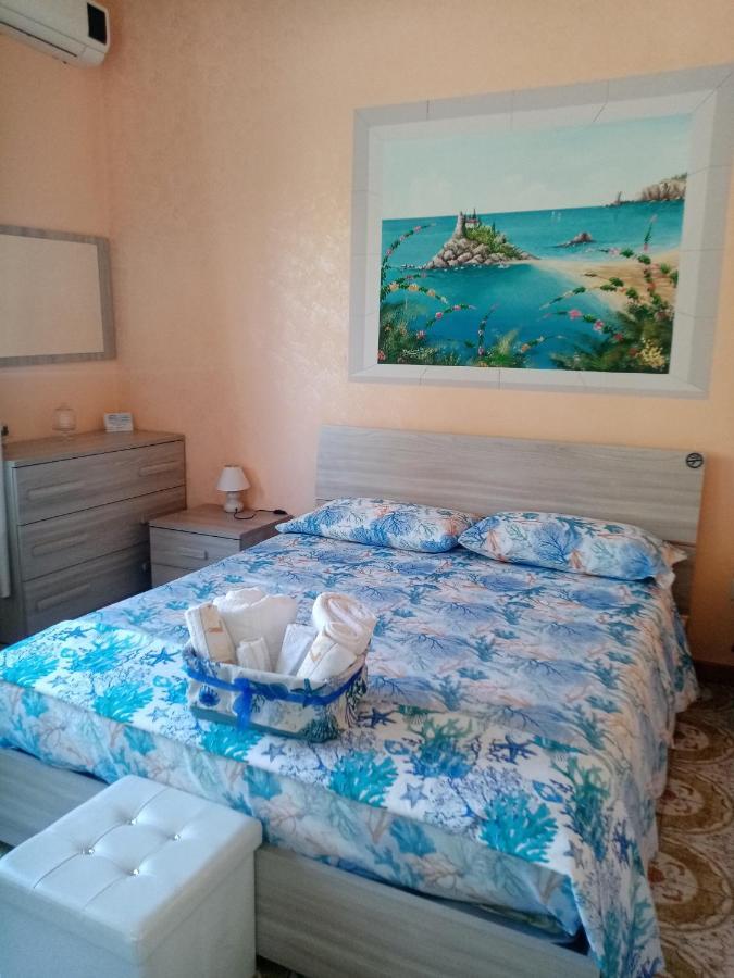 Beb I Delfini Di Casa Paola Bed and Breakfast Mascali Exteriör bild