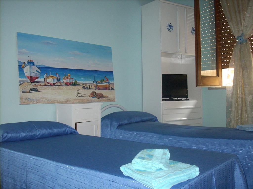Beb I Delfini Di Casa Paola Bed and Breakfast Mascali Rum bild
