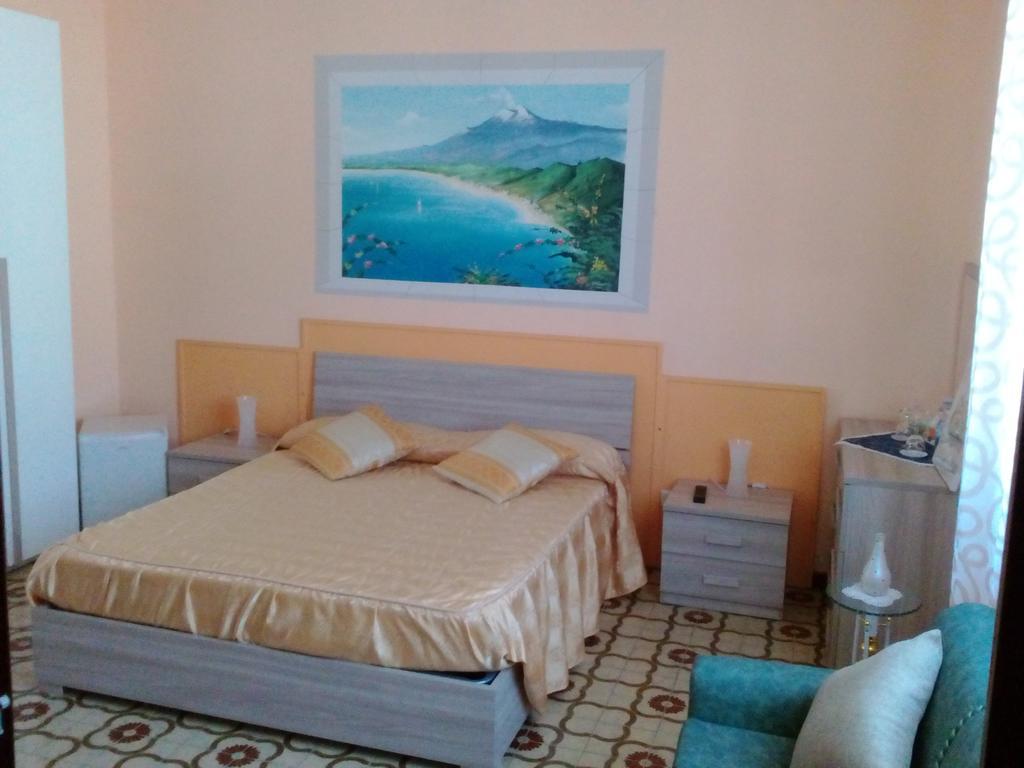 Beb I Delfini Di Casa Paola Bed and Breakfast Mascali Exteriör bild